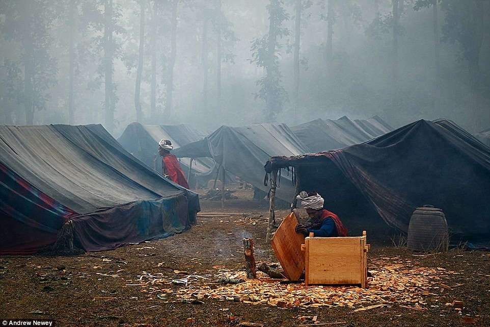 Picture 10 of The tribe still lives as primitive in Nepal