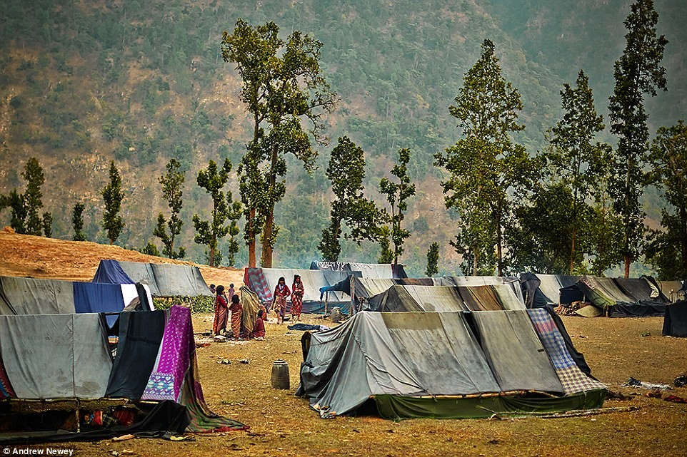 Picture 11 of The tribe still lives as primitive in Nepal