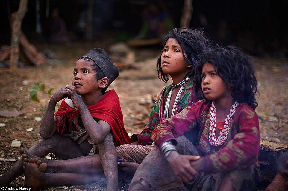 Picture 8 of The tribe still lives as primitive in Nepal