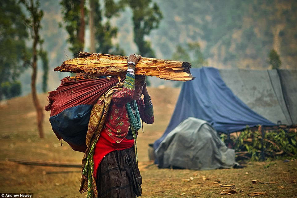 Picture 9 of The tribe still lives as primitive in Nepal