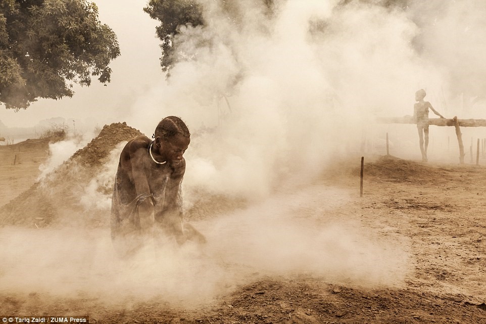 Picture 13 of The tribe washes their hair with cows' urine, uses manure to make medicine