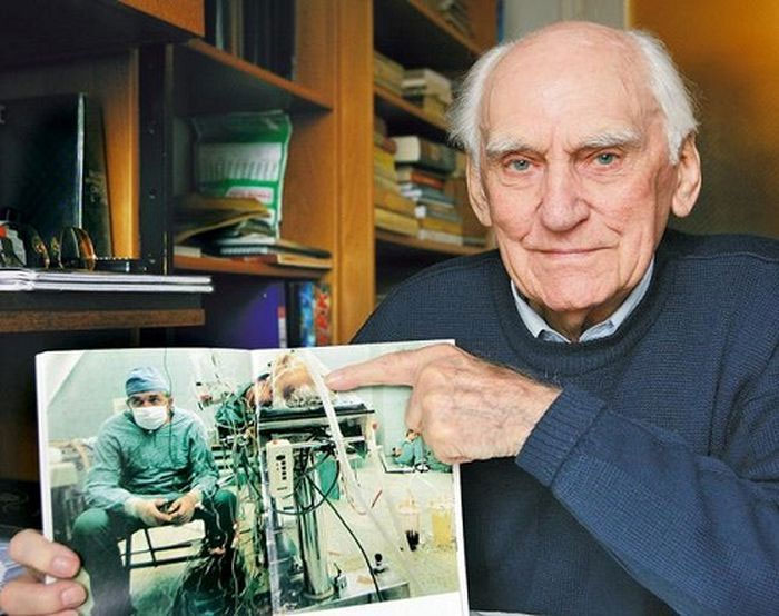 Picture 2 of The true picture changes the world and medical history 30 years ago