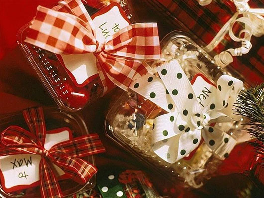 Picture 2 of The truth about common reactions when giving gifts