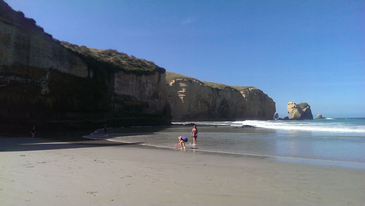 Picture 5 of The truth of the father building a tunnel through the cliff to commemorate his drowned daughter