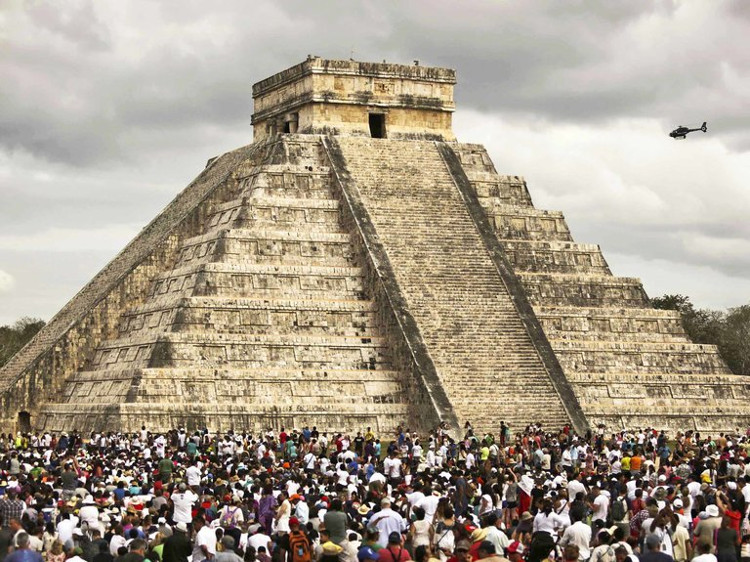 Picture 1 of The tunnel under the pyramid reveals the mystery of the Mayan spirit of the Maya
