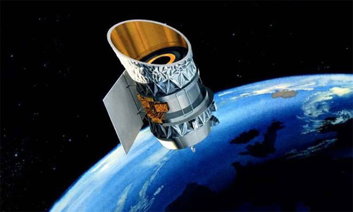 The two satellites graze each other at a speed of 52,800km per hour images 1