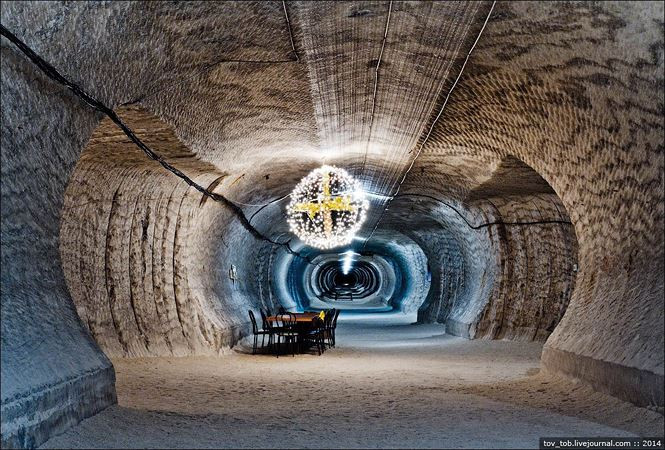Picture 10 of The undersea city was built from a 250 million year salt mine