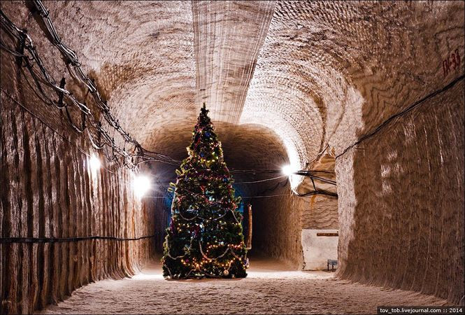 Picture 8 of The undersea city was built from a 250 million year salt mine