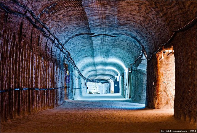 Picture 9 of The undersea city was built from a 250 million year salt mine