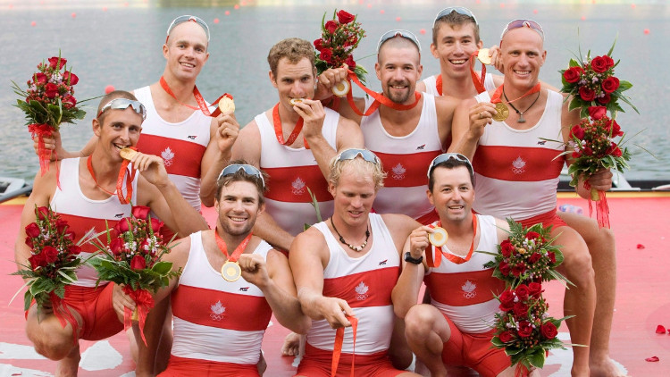 Picture 1 of The unexpected reason after the medal bite of the athletes