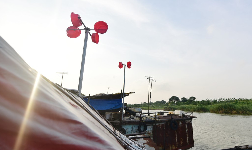 Picture 3 of The unique 'plastic pots' in the riverside fishing village