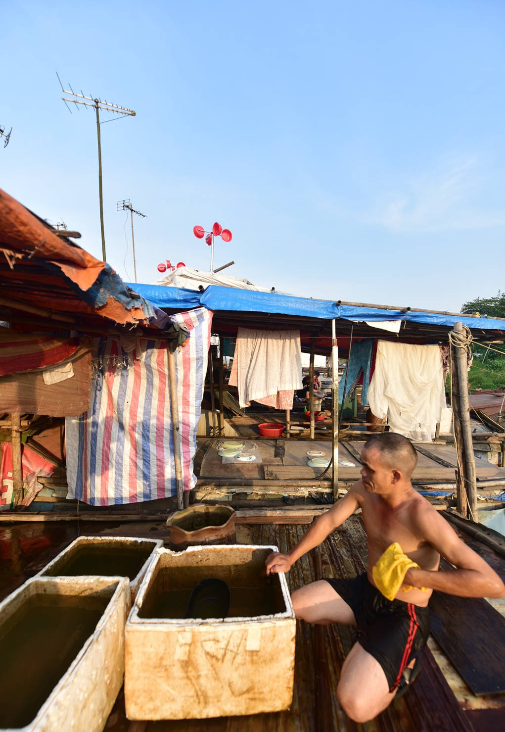 Picture 8 of The unique 'plastic pots' in the riverside fishing village