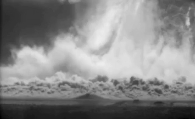 Picture 1 of The United States announced hundreds of videos of top secret nuclear bombs