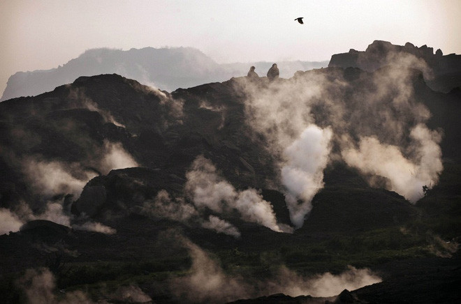 Picture 3 of The unspeakable threat from the immortal fire of 6,000 years of smoldering does not turn off