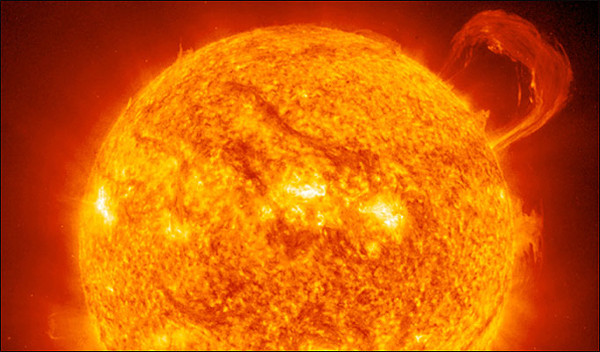 Picture 2 of The US urgently withdraws rooms from the solar storm