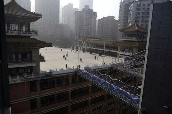 Picture 13 of The vertical city in China - where tourists come only once and never return