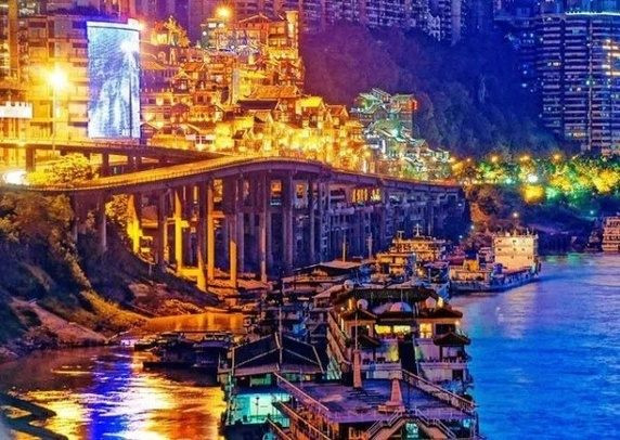 Picture 18 of The vertical city in China - where tourists come only once and never return