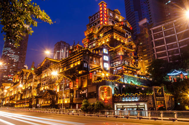 Picture 5 of The vertical city in China - where tourists come only once and never return