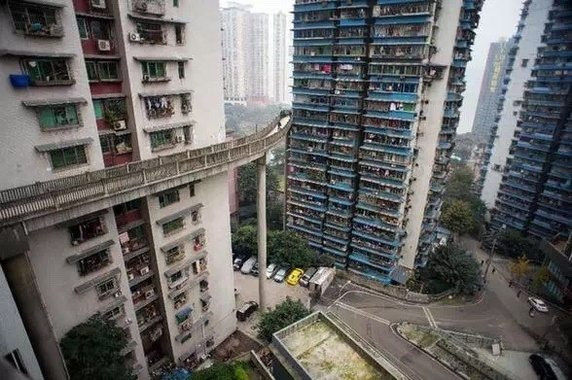 Picture 7 of The vertical city in China - where tourists come only once and never return