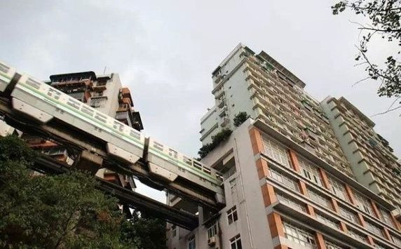 Picture 8 of The vertical city in China - where tourists come only once and never return