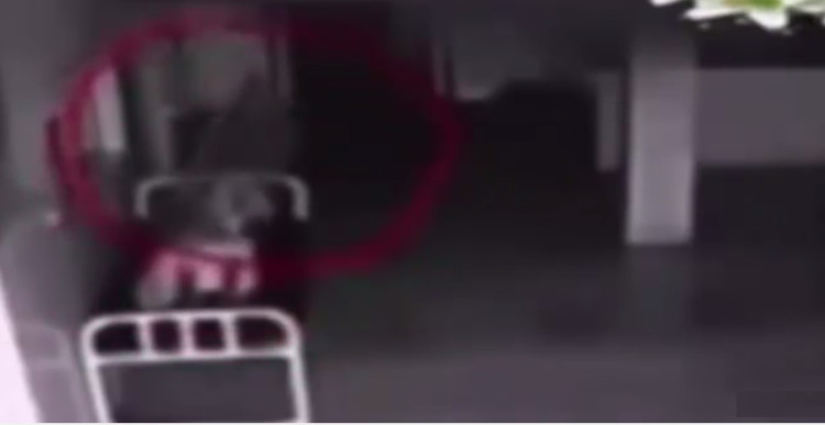 Picture 1 of The video of the soul left out of the body was clearly visible from the camera placed in the hospital