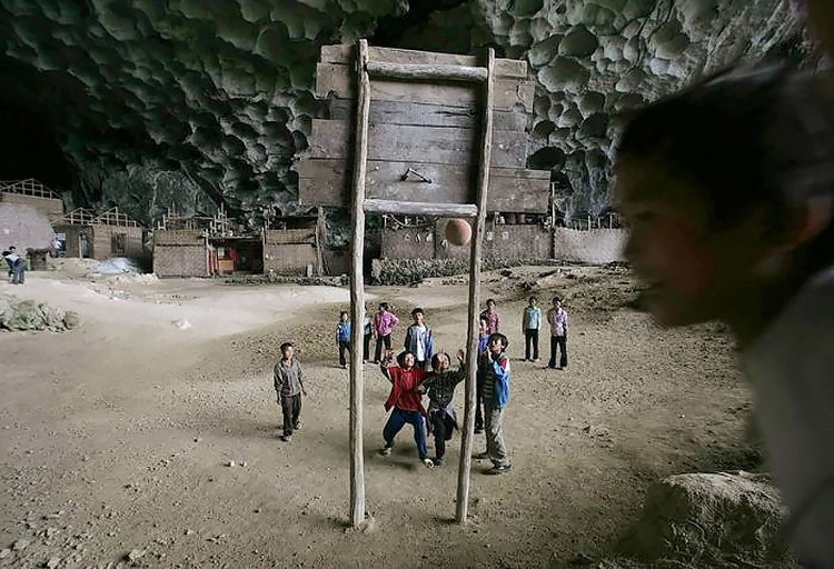 Picture 6 of The village has 100 people living in caves, separate from the outside world