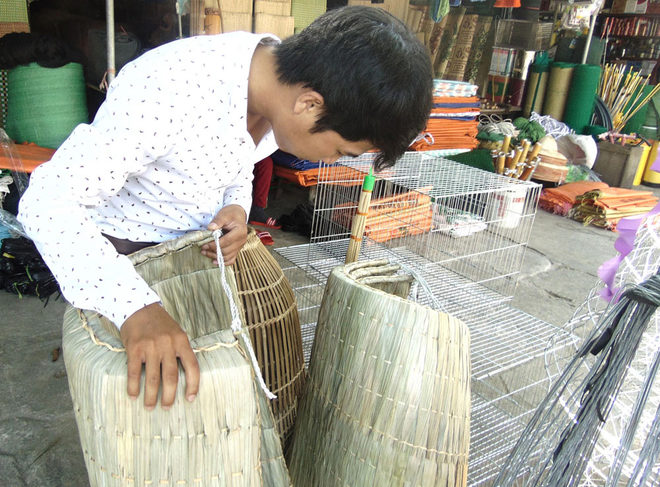 Picture 9 of The village makes a shirt to turn on the hot season