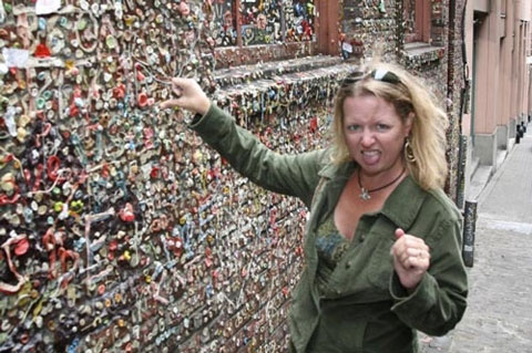 Picture 6 of The wall of gum is famous in America