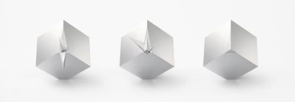 Picture 1 of The watch with an extraordinary design every 12 hours is turned into a cube, worth more than 1 billion