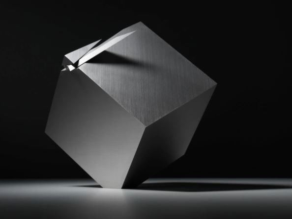 Picture 2 of The watch with an extraordinary design every 12 hours is turned into a cube, worth more than 1 billion