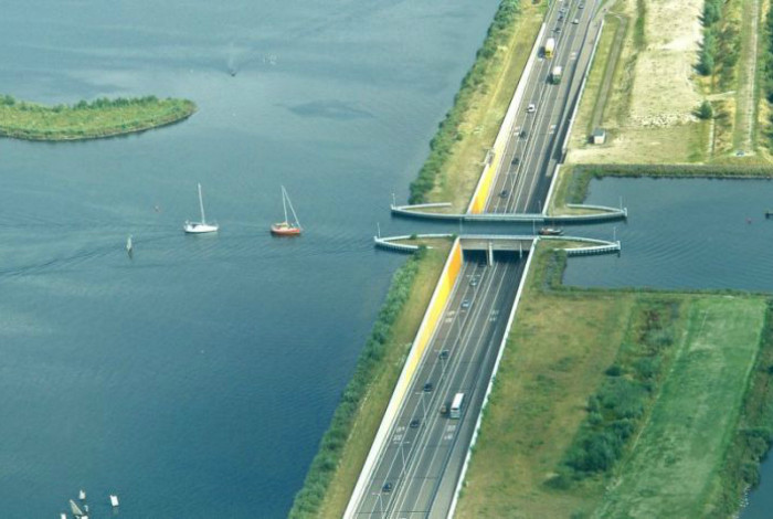 Picture 2 of The water bridge 'breaks every physical law' in the Netherlands