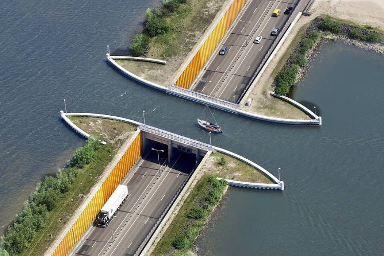 Picture 3 of The water bridge 'breaks every physical law' in the Netherlands