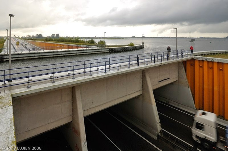Picture 4 of The water bridge 'breaks every physical law' in the Netherlands
