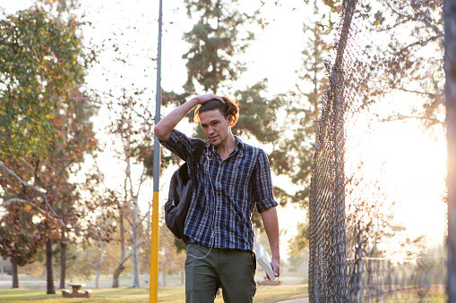 Picture 6 of The weather is hot, what kind of fabric is best for hot sun protection?