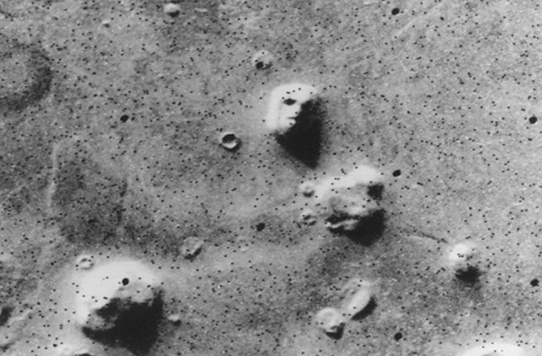 Picture 10 of The 'weird' shapes continue to appear on Mars
