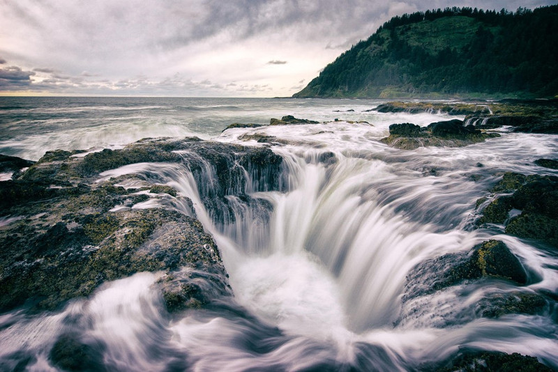 Picture 8 of The well of the strange Thor smoking water in the middle of the sea