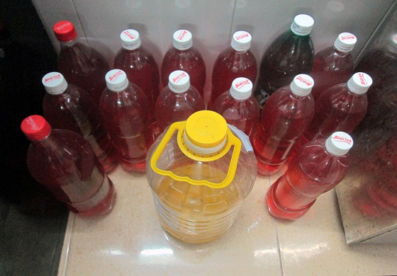 Picture 4 of The whole city uses water to wash dishes from ... garbage