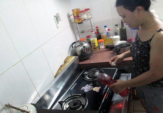 Picture 5 of The whole city uses water to wash dishes from ... garbage