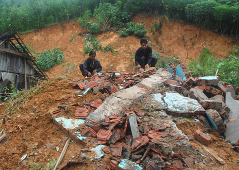 Picture 4 of The whole village collapsed because of the mountain