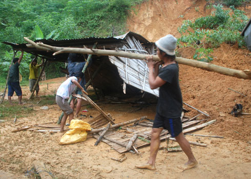 Picture 7 of The whole village collapsed because of the mountain