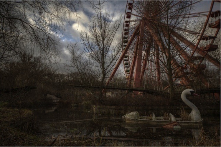 Picture 8 of The wildly abandoned parks in the world