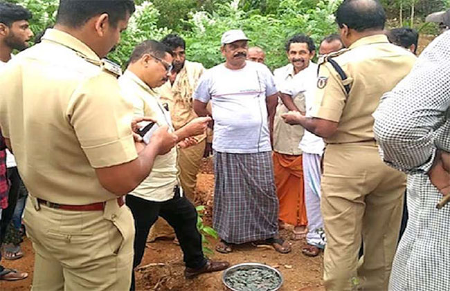 The winning man continued to dig a jar of coins images 1