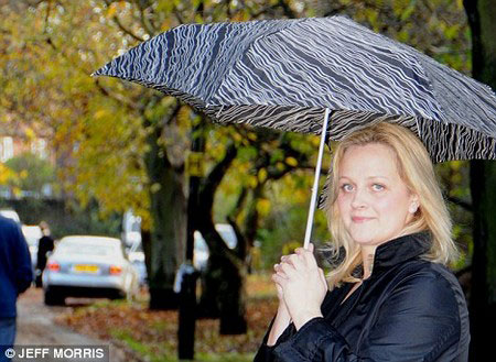 Picture 1 of The woman predicted rain, storms thanks to ... headache
