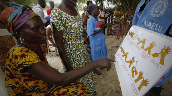 Picture 1 of The woman was left alone in the Ebola epidemic