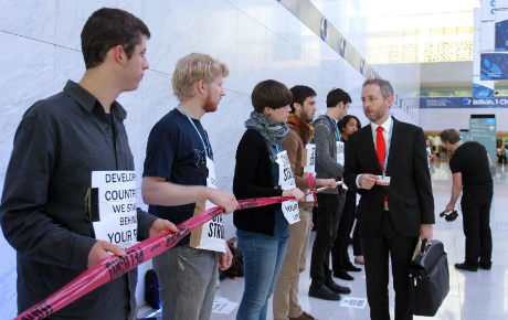 Picture 1 of The world maintains 'weapons' against climate change