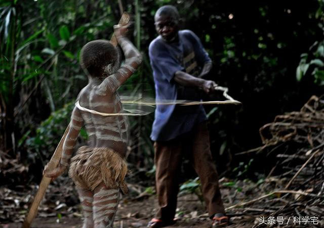 Picture 8 of The world really exists dwarf race like hobbits in Africa