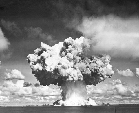 Picture 8 of The world's first underwater nuclear explosion