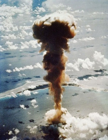 Picture 9 of The world's first underwater nuclear explosion