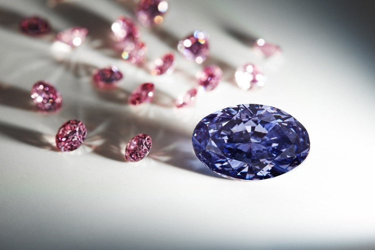 Picture 1 of The world's largest and rarest purple diamond