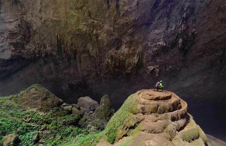 The world's largest journey through the dark in caves in Vietnam images 1